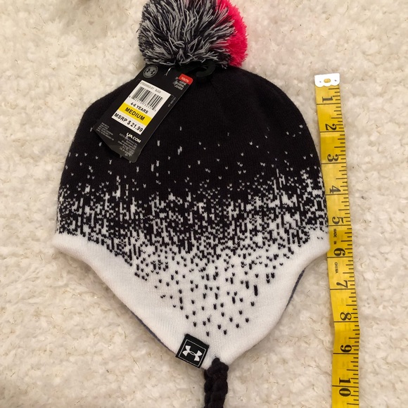NWT Under Armour Tassel Beanie Girls Medium - Picture 3 of 8